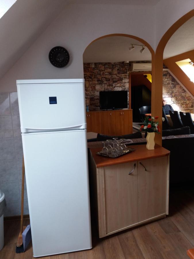 Bora Vendeghaz Apartment Eger Exterior foto