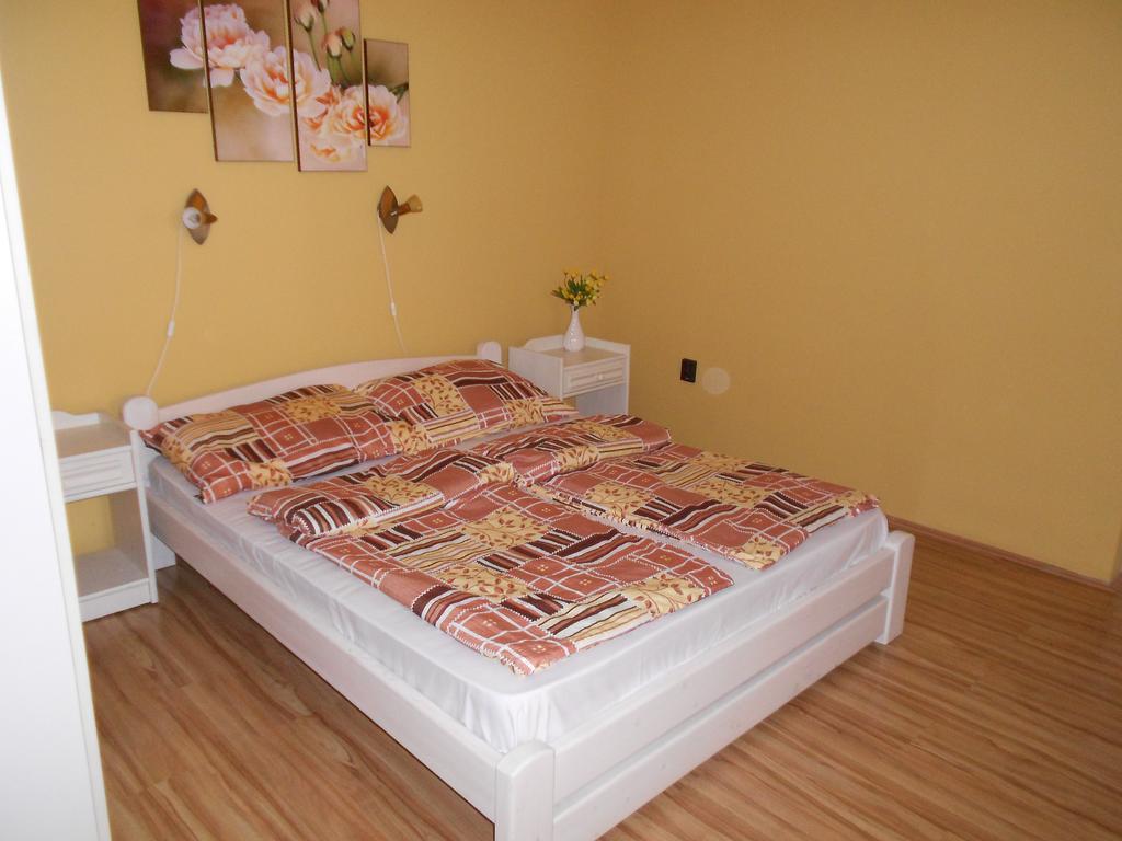 Bora Vendeghaz Apartment Eger Exterior foto